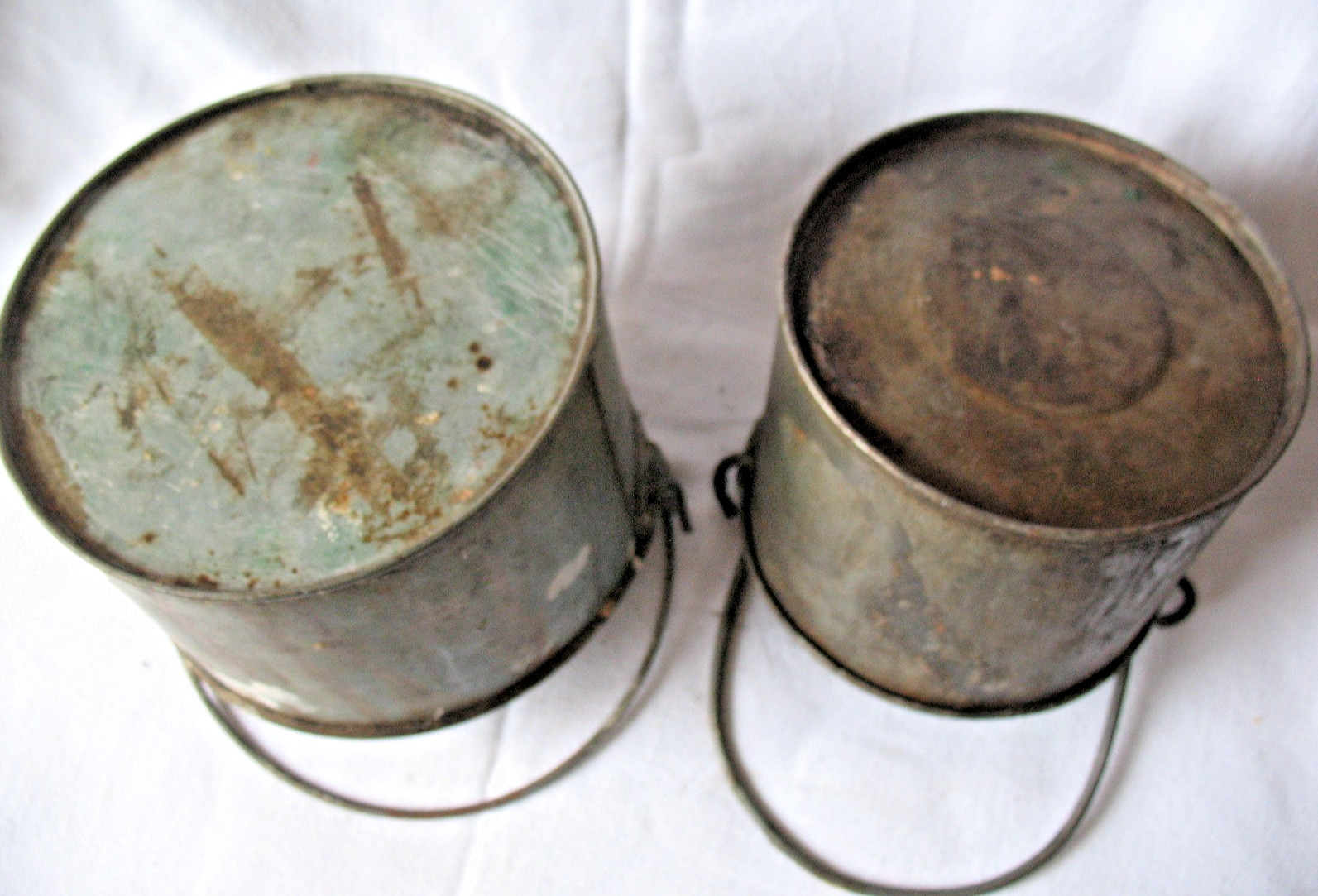 Pair old vintage Painter Decorators Metal Paint Pot Kettles with carry handles