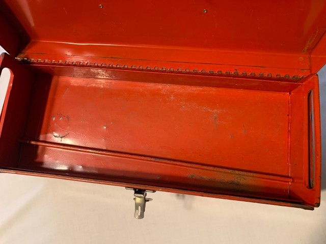 Vintage Belknap Cyclone Red Toolbox w/Red Tray – 6-1/2″ x 7-1/2″ x 19″