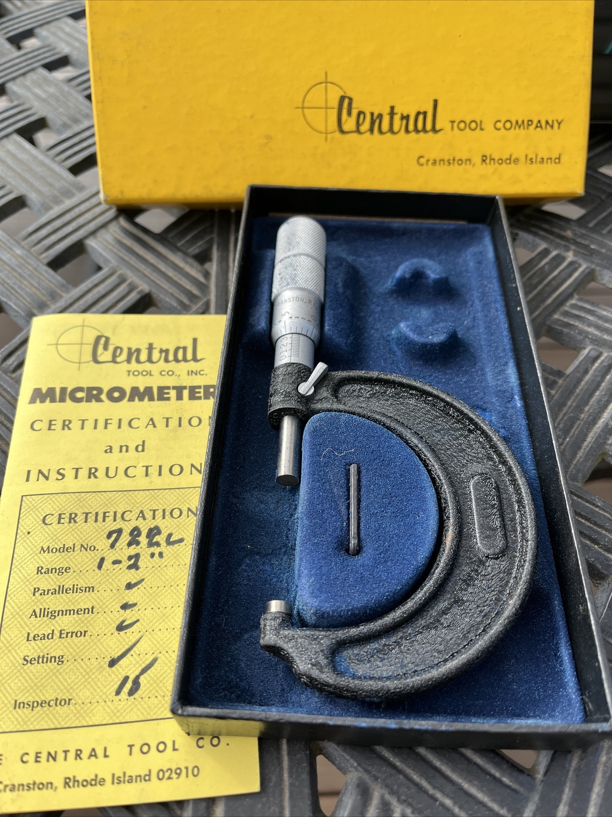 Vintage The Central Tool Company Micrometer # 722L 1” -2″ W/ Box I Beam Frame