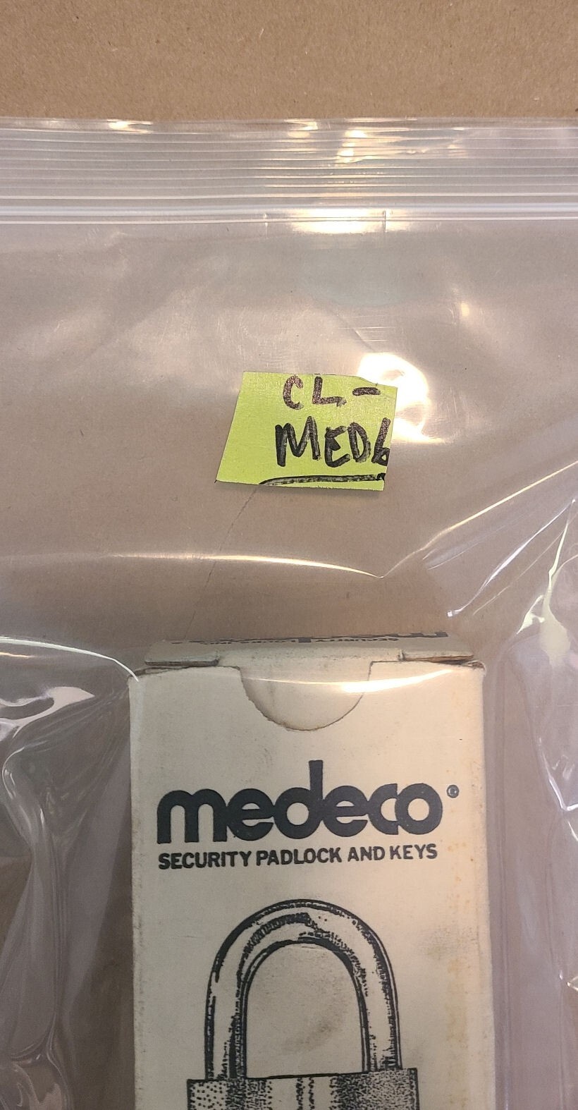 Medeco D50-711-00 padlock w/ 2 keys & security I.D. tag – New
