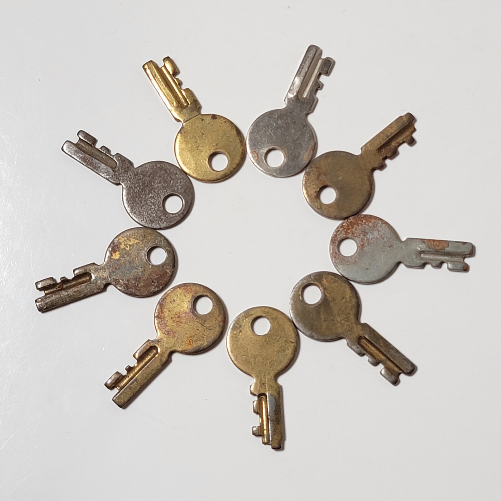 9 Vintage Round Shape Flat Keys Approx 1 3/8″ Long Steel Cat#SBD35-50