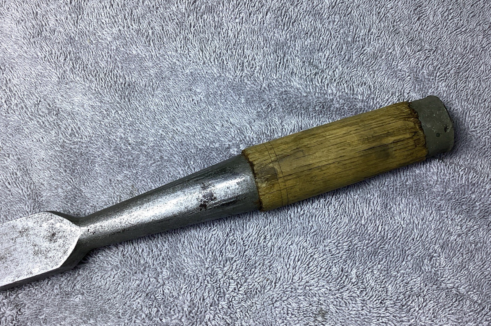 ANTIQUE G.I.MIX NO.1 EX 1-1/4” TIMBER FRAMING SOCKET CHISEL