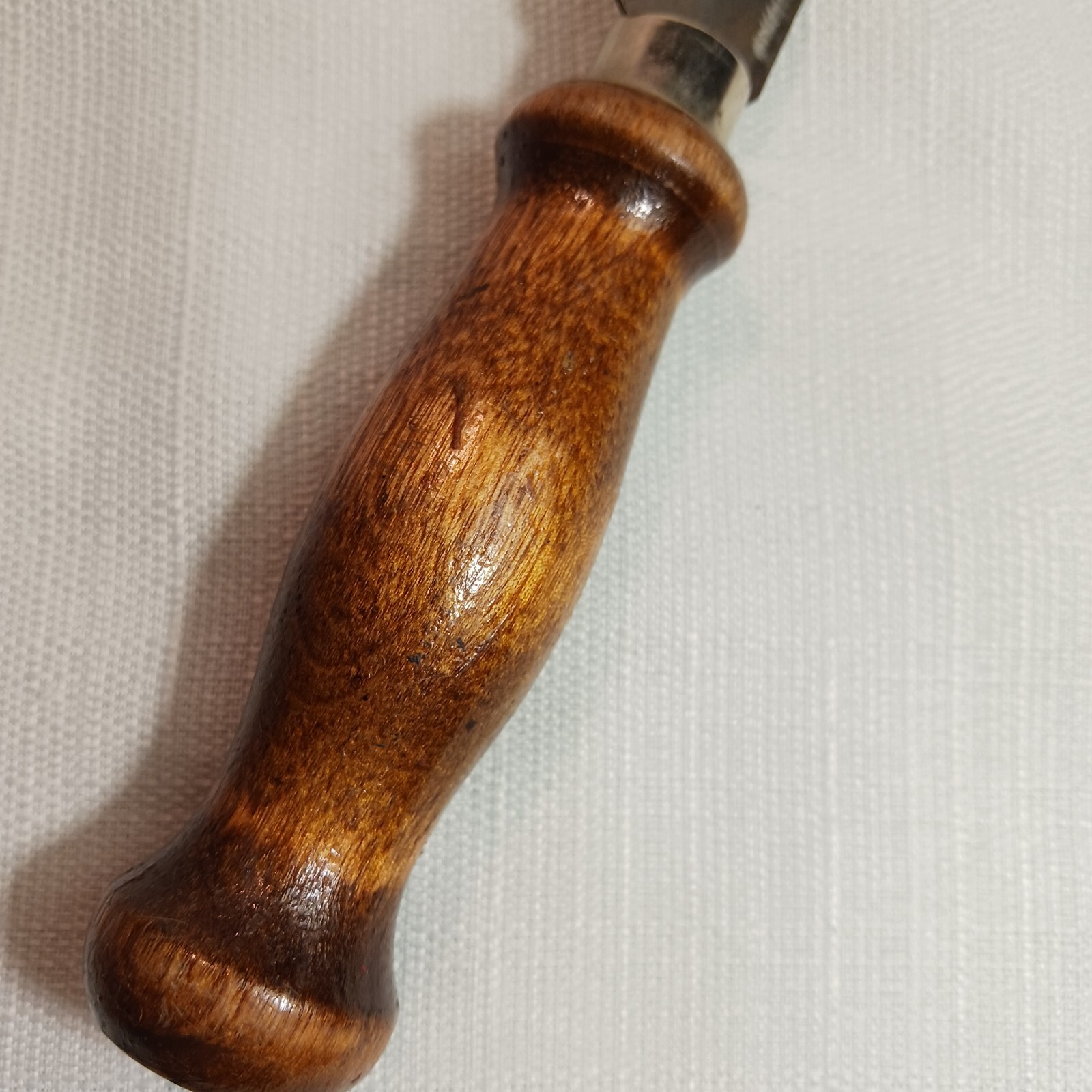 Vintage Linoleum/Carpet Knife Tool – Wooden Handle. 7 1/2 inches total length.
