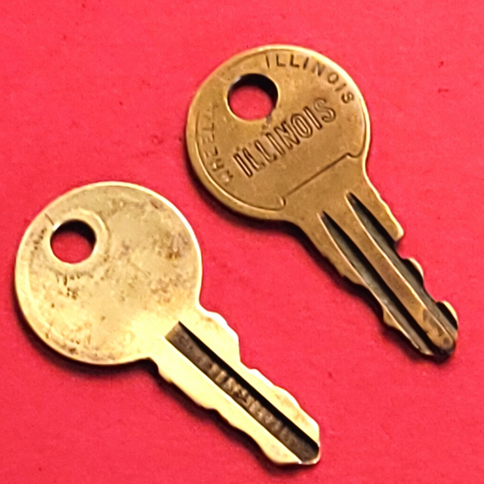 Lot of Two Vintage Illinois Lock Co. Numbered Keys F454 and F261 Brass keys