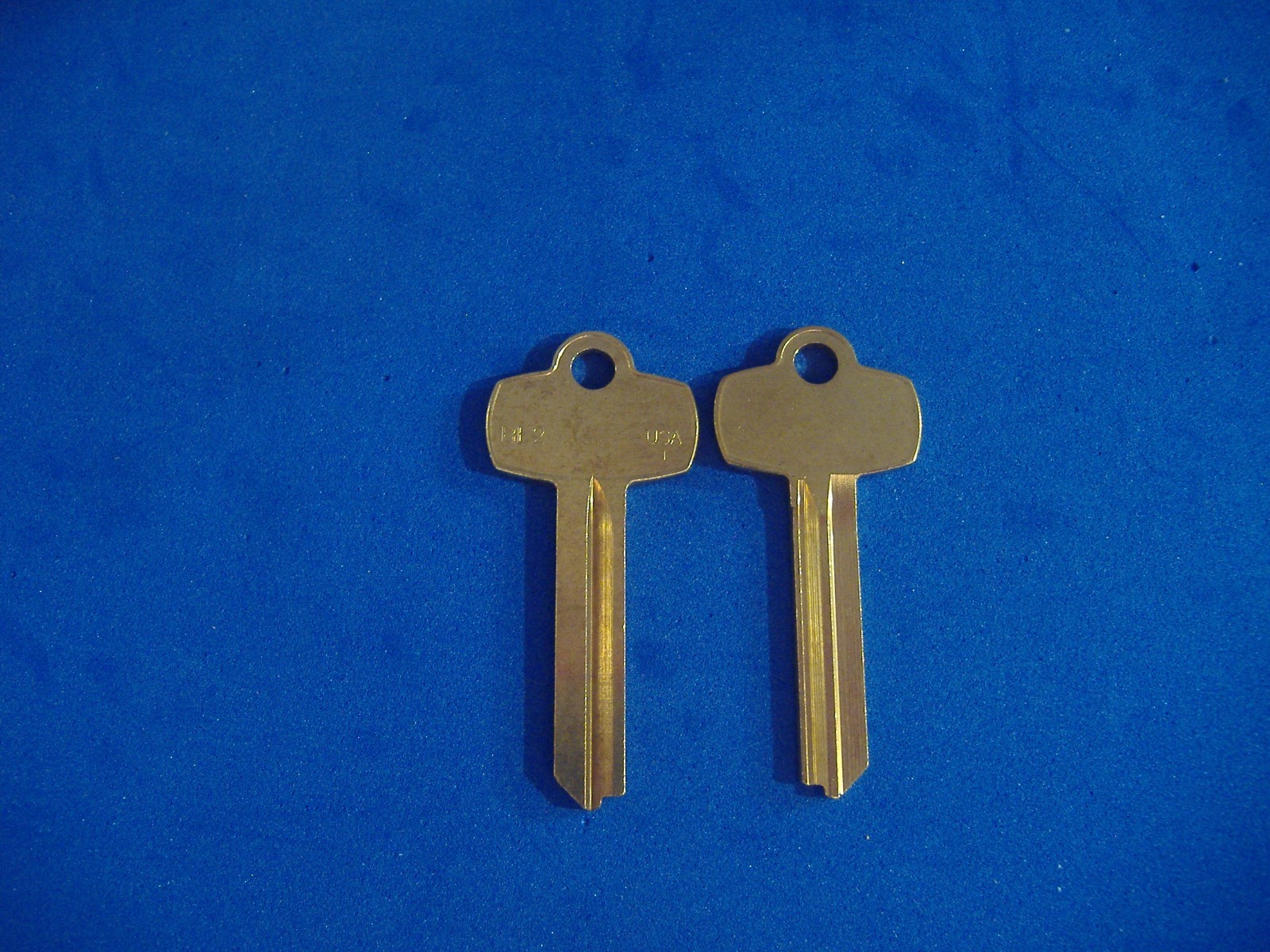 TWO LOCKSMITH BE2 KEY BLANKS FITS BEST SOLID BRASS MADE IN USA FITS A KEYWAY
