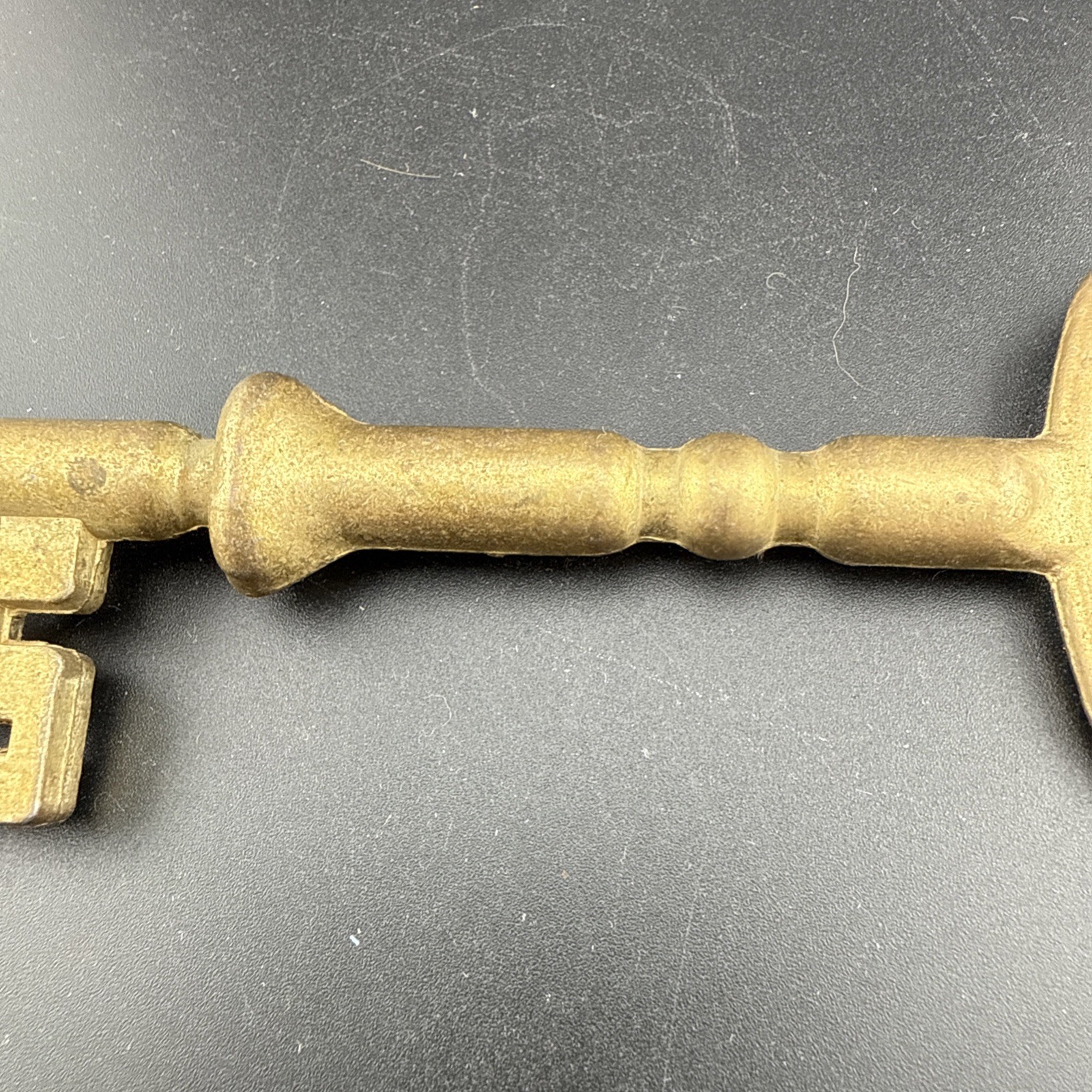 Vintage Cast Metal Skeleton Key Desk Decor Brass Gold Tone Paperweight 6″ Long