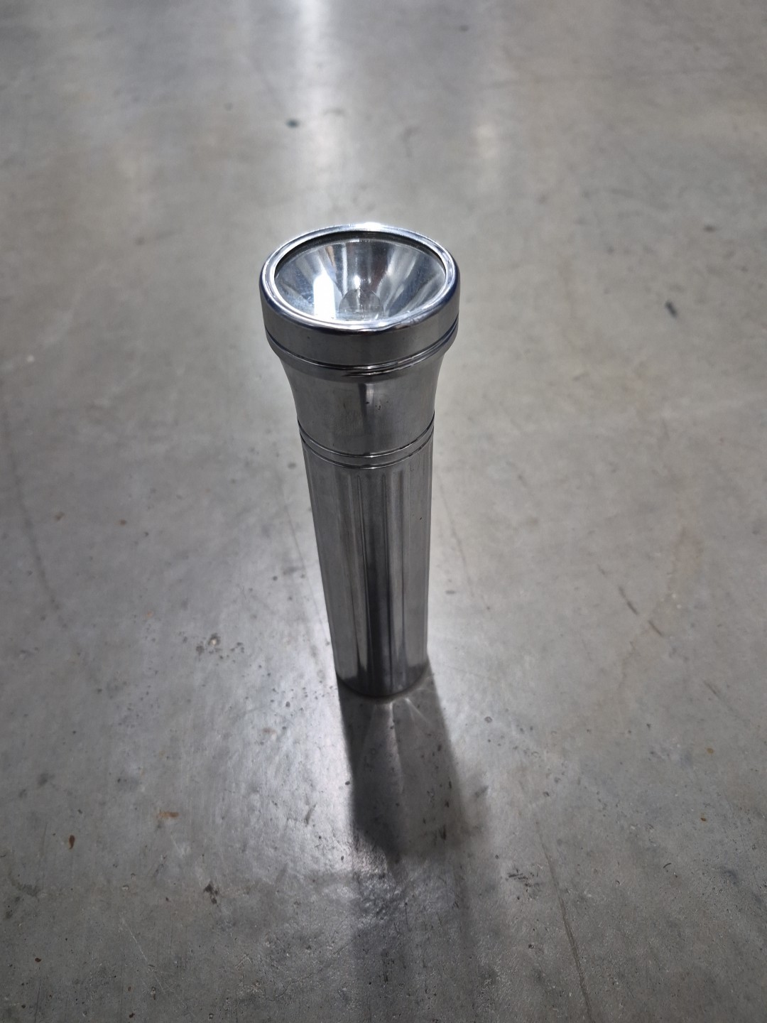 Vintage 1953 Eveready Model 5251 Metal Flashlight