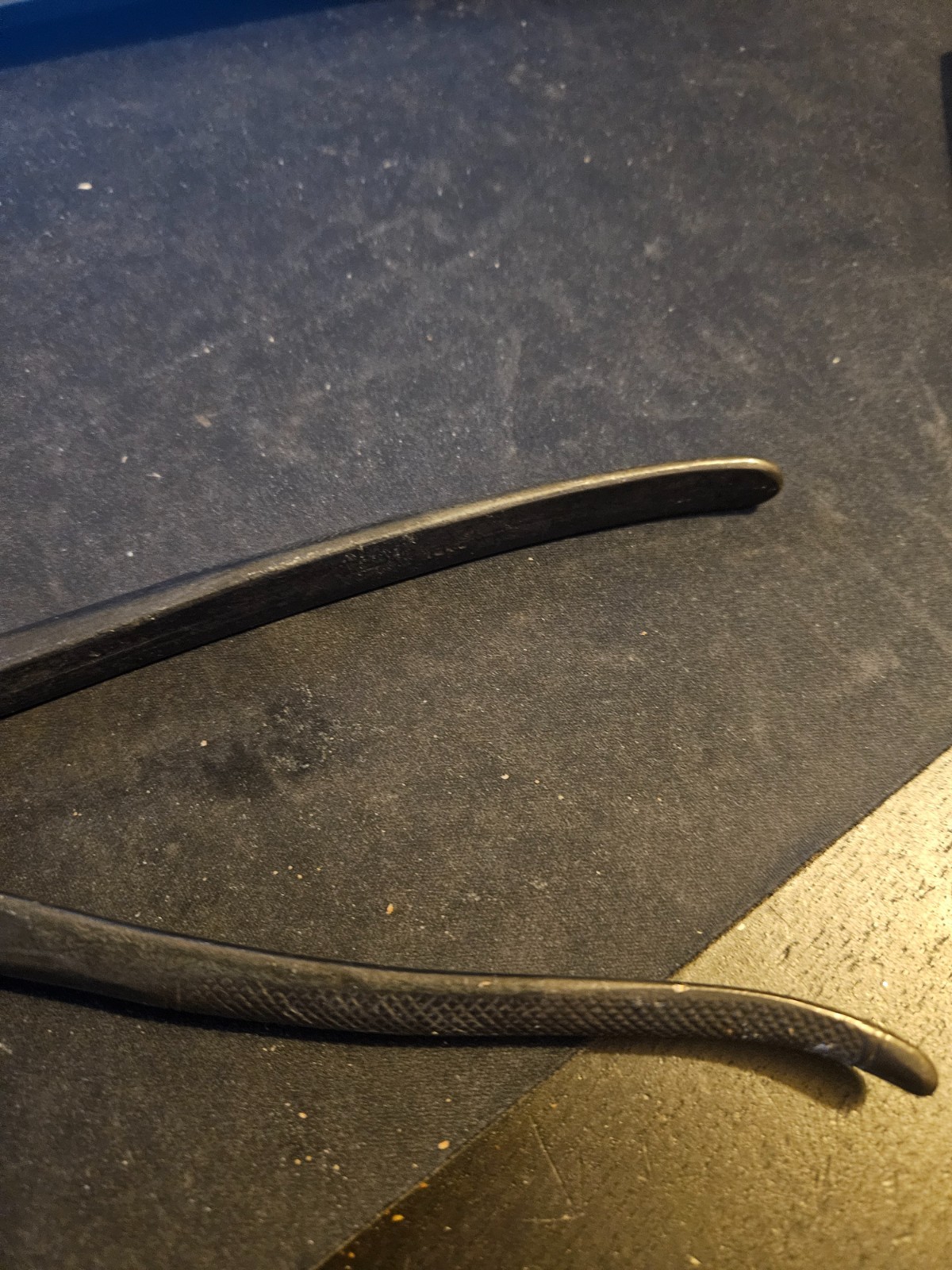 Antique 9″ E.A Berg 1518 Cutting Nippers With Plain Shanks And Action