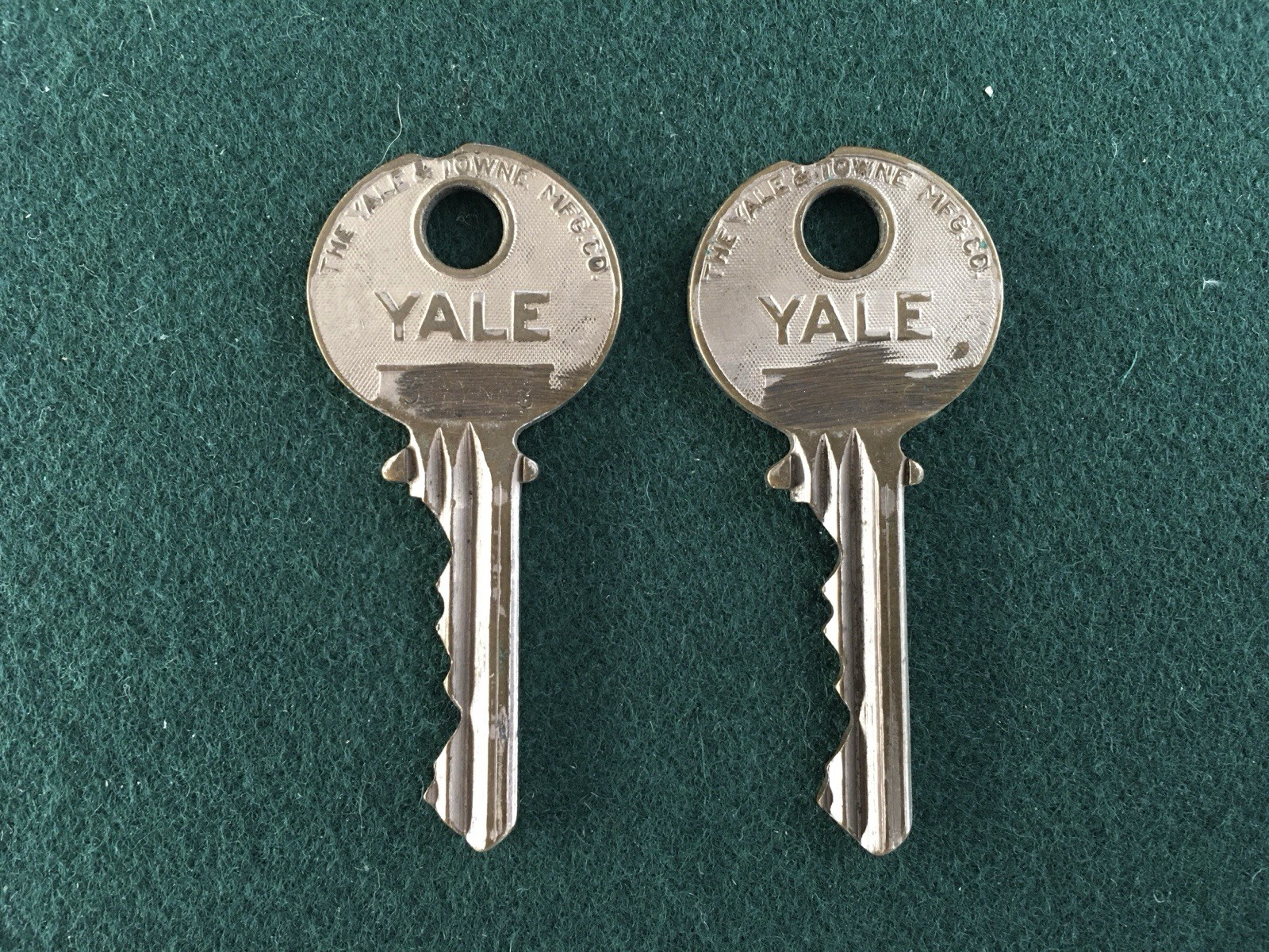 Antique / Vintage Yale Key Set Unknown Code (2) Keys – Very Scarce Yale Key Set
