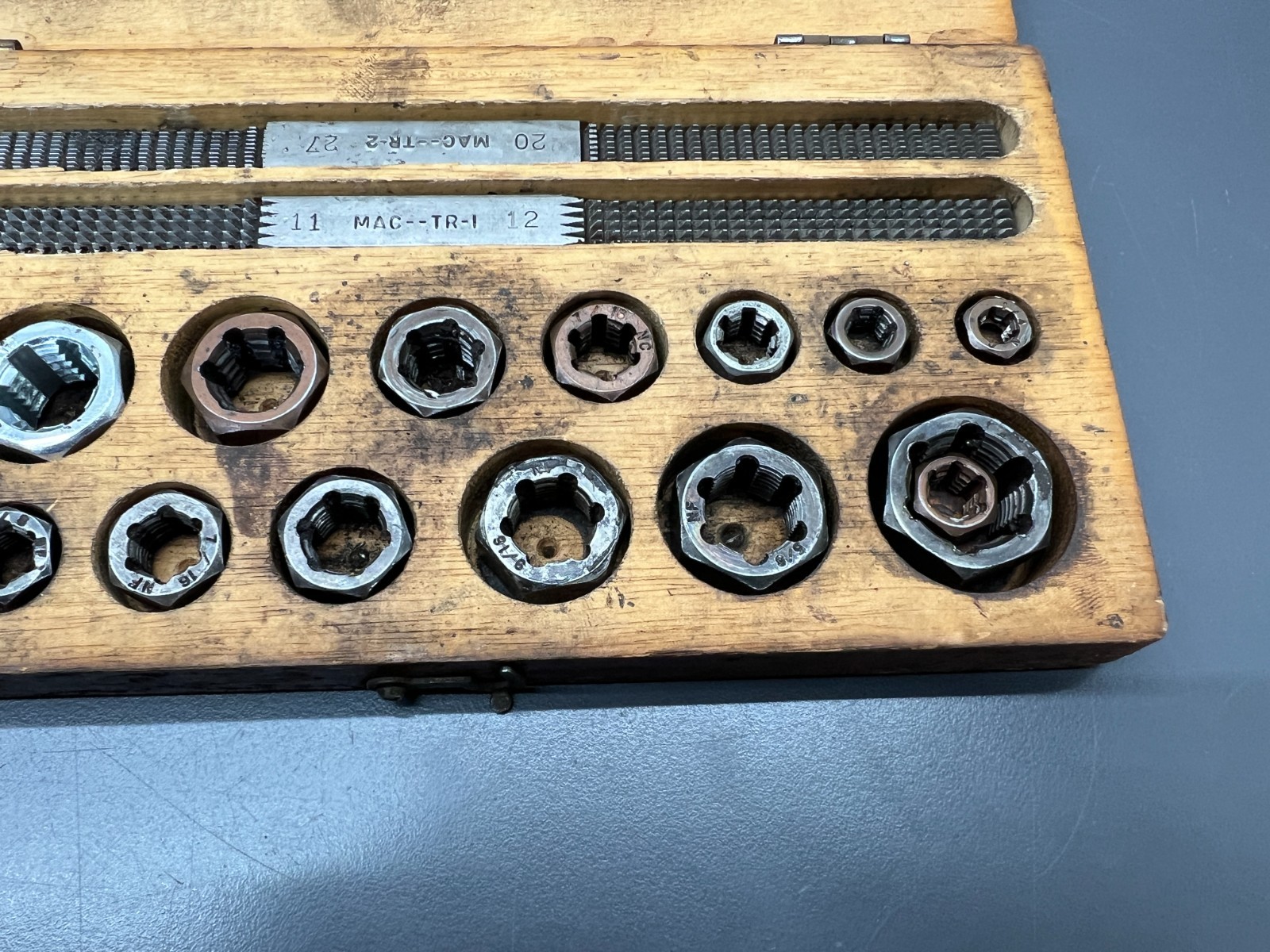 MAC TOOLS MACHINIST AUTOMOTIVE THREAD REPAIR KIT W WOODEN BOX – USA