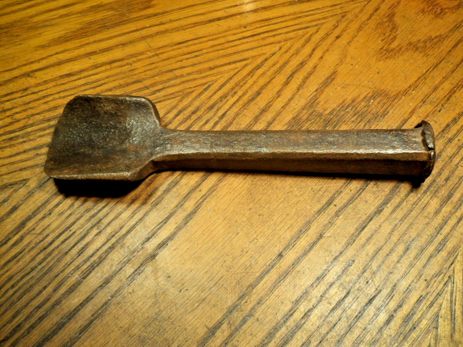 Vintage 2-1/8″ Wide Curved Edge Chisel Tool 8″ Long Unbranded