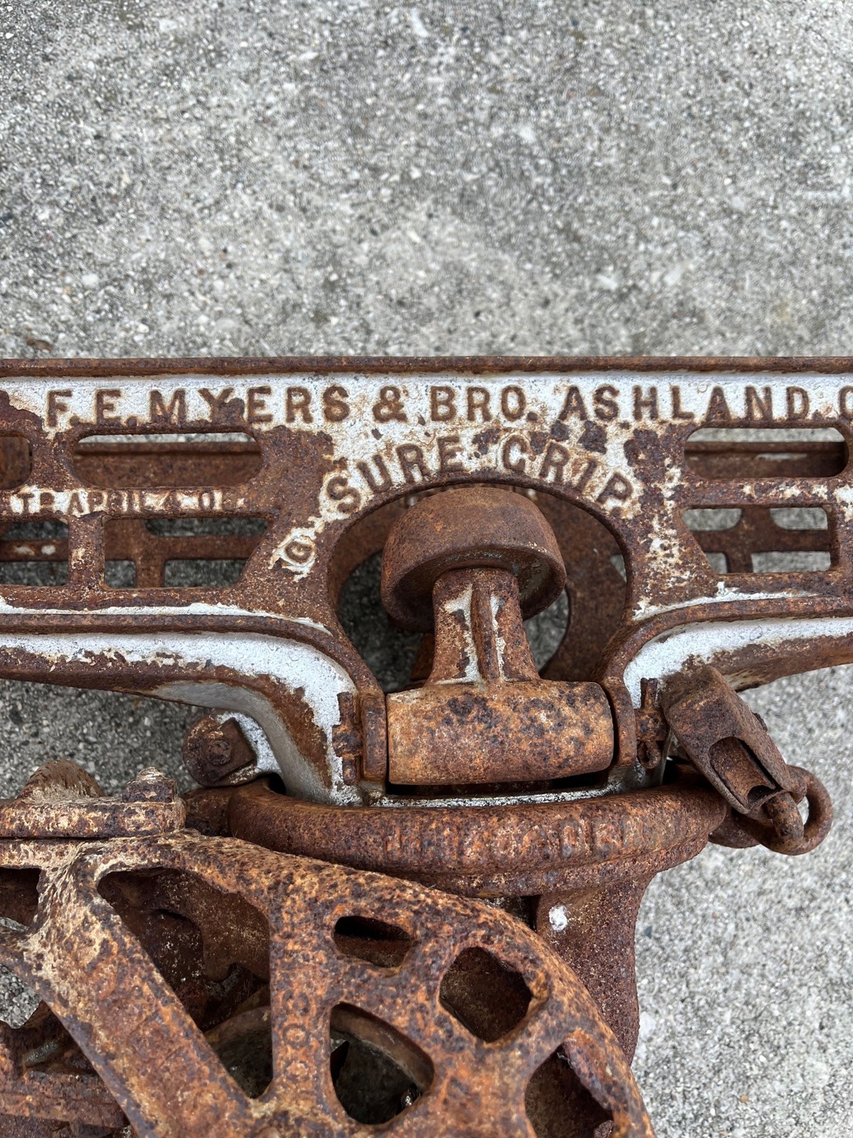 RARE Antique F.E. Myers Sure Grip Cast Iron Farm Hay Trolley Barn Equipment