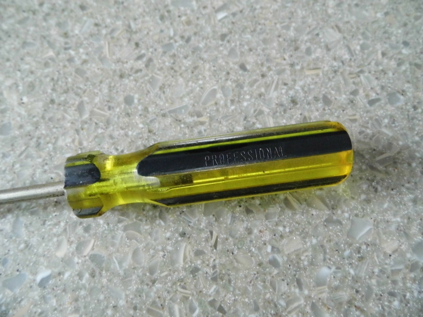 Vintage Pratt-Read “Professional” Flathead screwdriver – 8 3/4″ Long