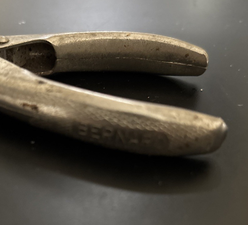 VINTAGE SARGEANT & CO. 4 5/8 INCHES OUTSIDE CUTTING PARALLEL JAW PLIARS TO 33