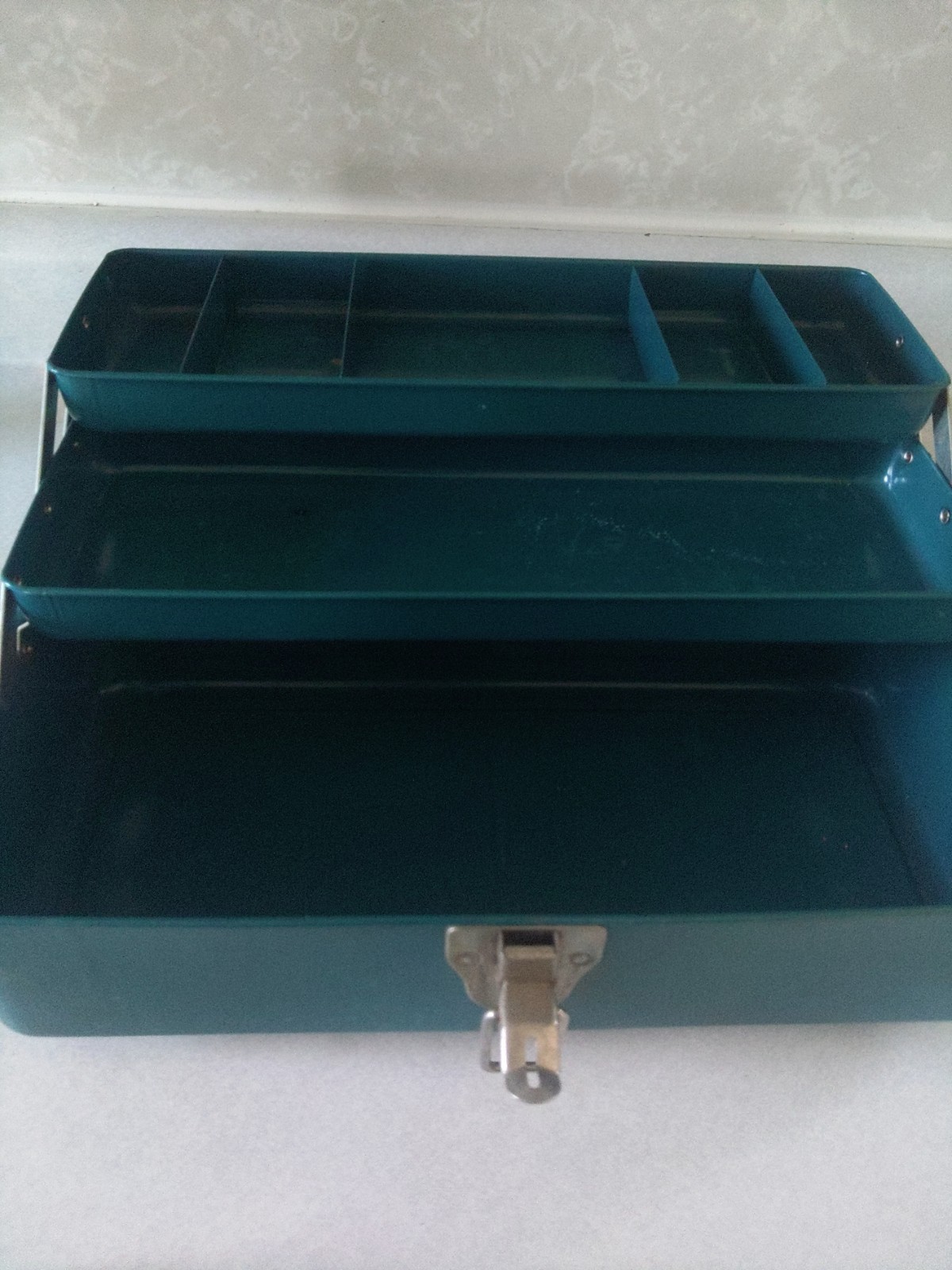 Montgomery Ward Hawthorne Metal Vintage Tackle Box. Great Condition! Metal Trays