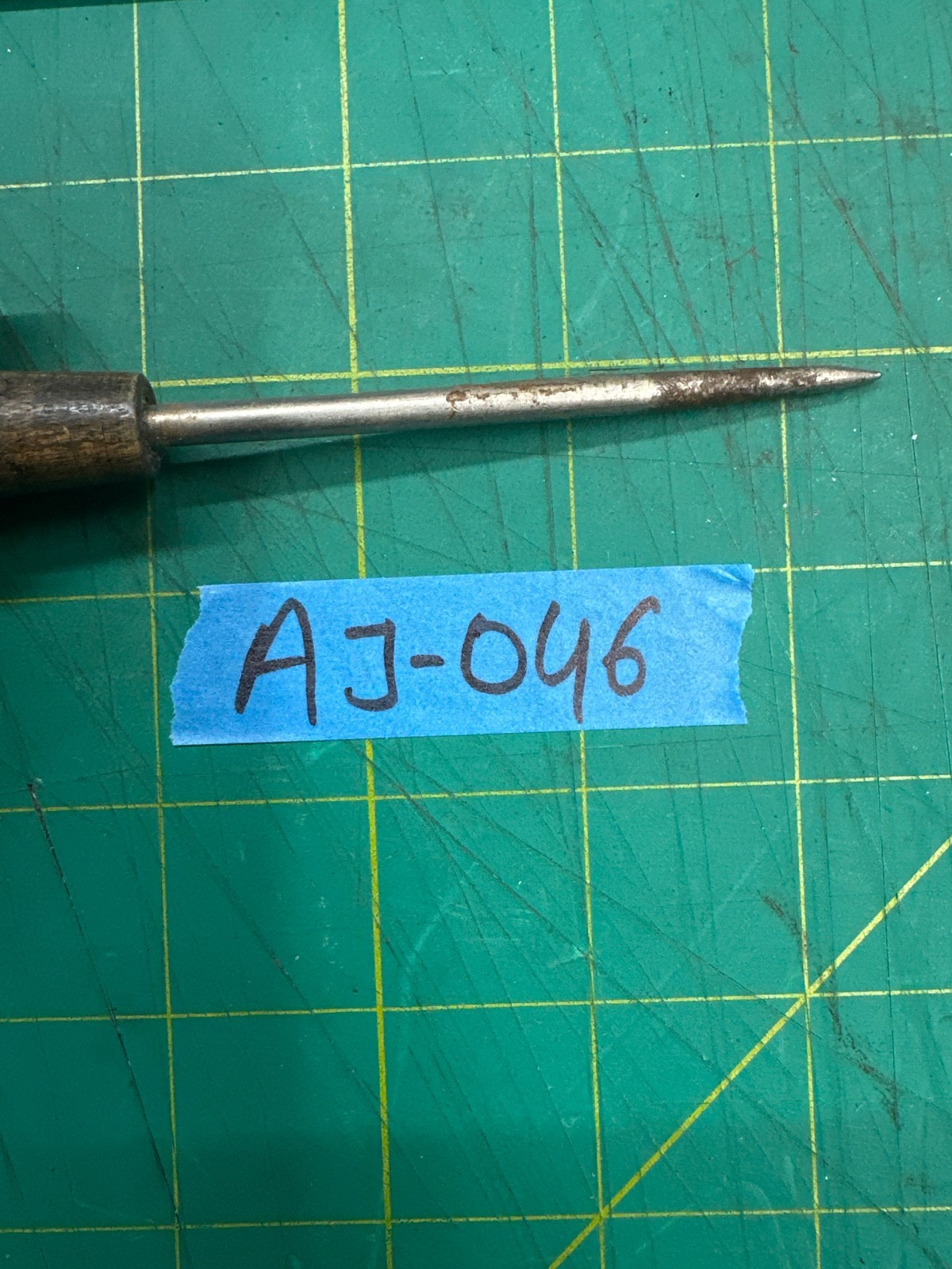 Vintage 6″ Stanley No.69-122 Scratch Awl With Brown Wood Handle Made in USA
