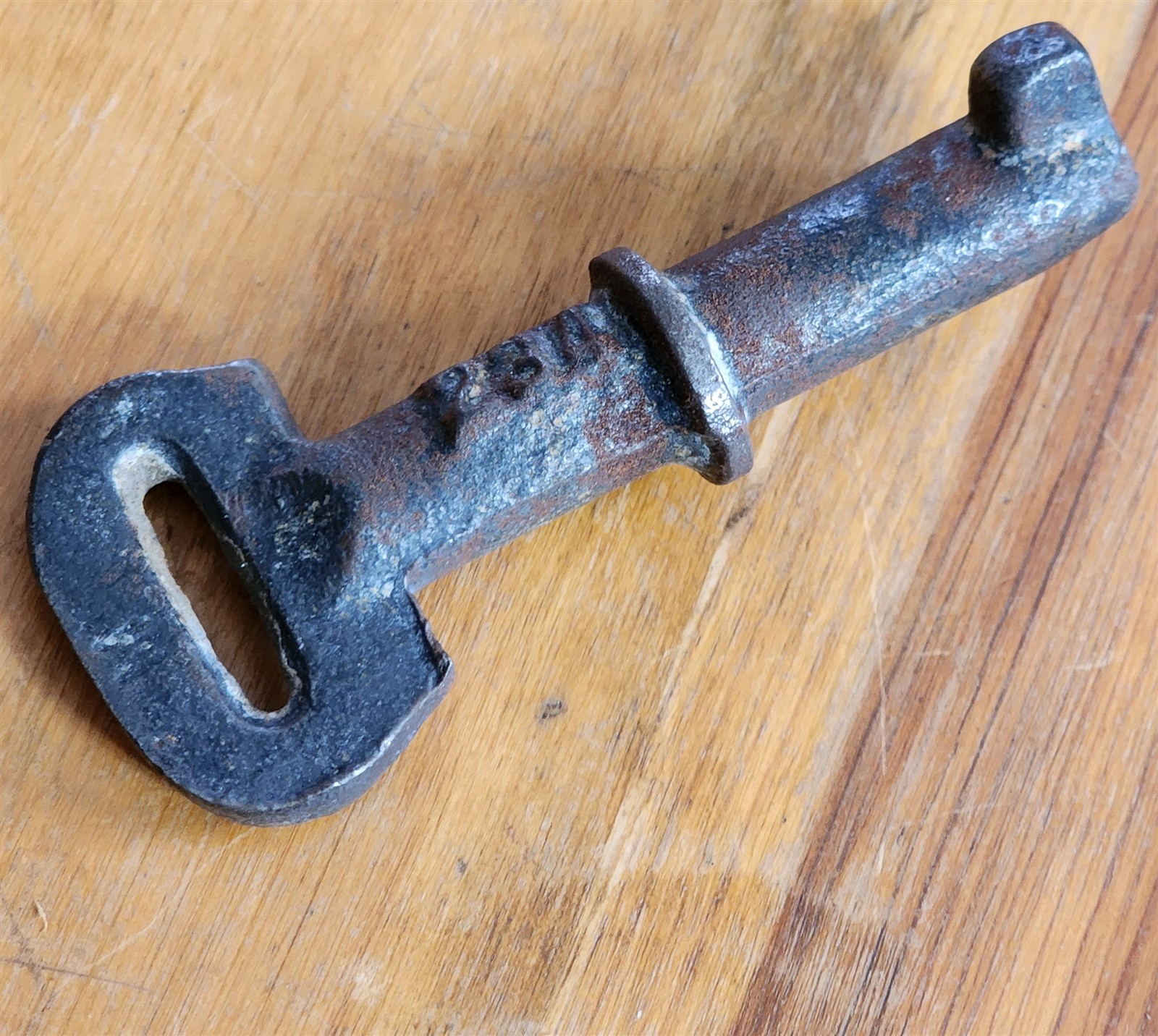 ANTIQUE 234 CAST IRON SOLID BARREL BOW HANDLED KEY TRUNK DOOR CELL NUMBERED 4.5″
