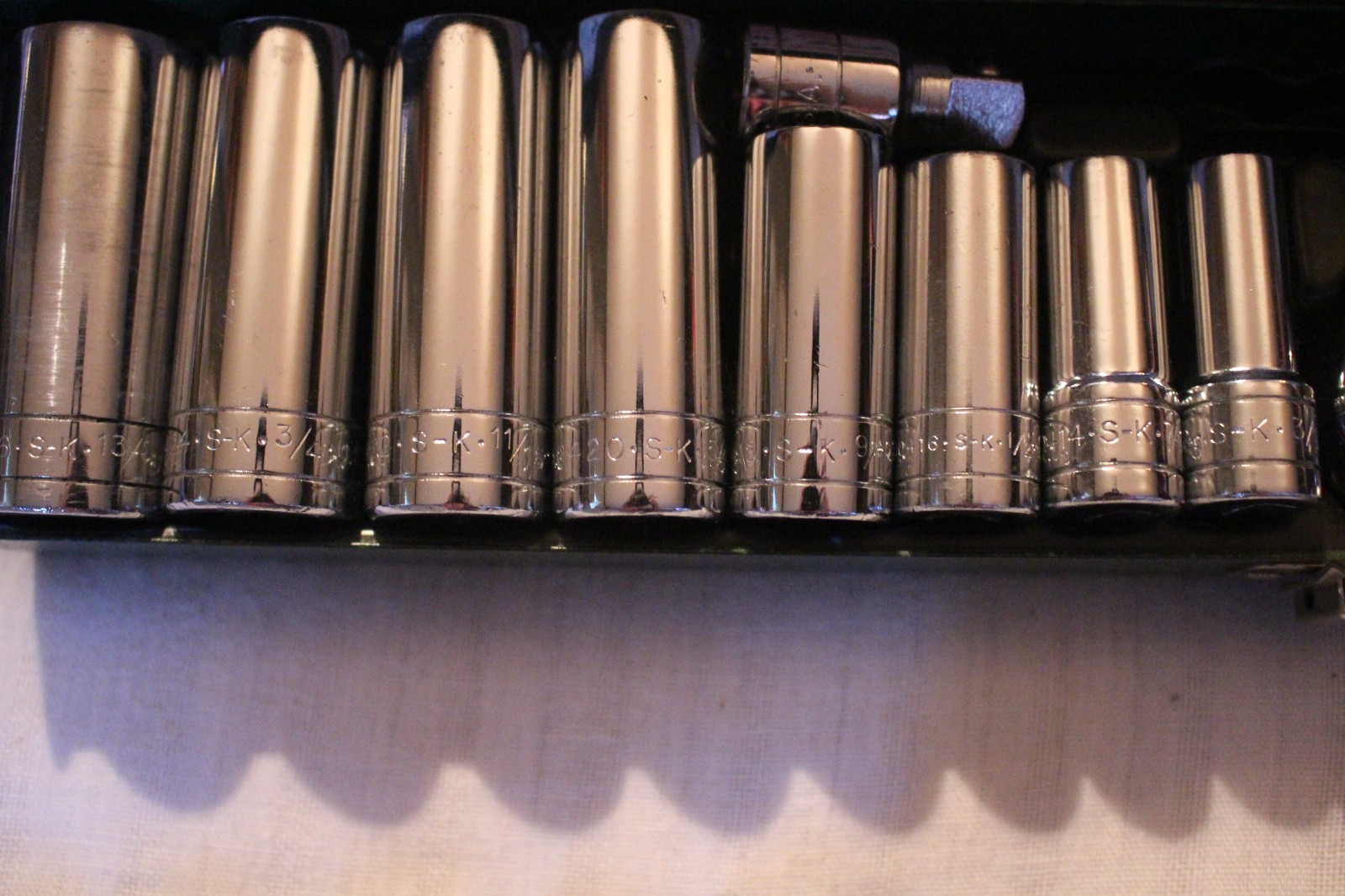 SK Tools 3/8″ Drive 19 Piece Socket Set in Metal Case