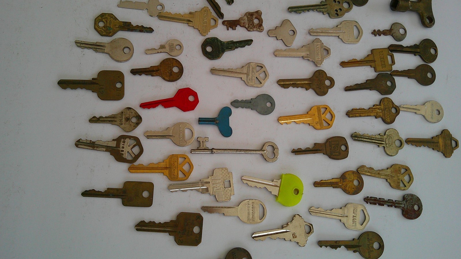 Vintage Lot of 100 Miscellaneous Keys