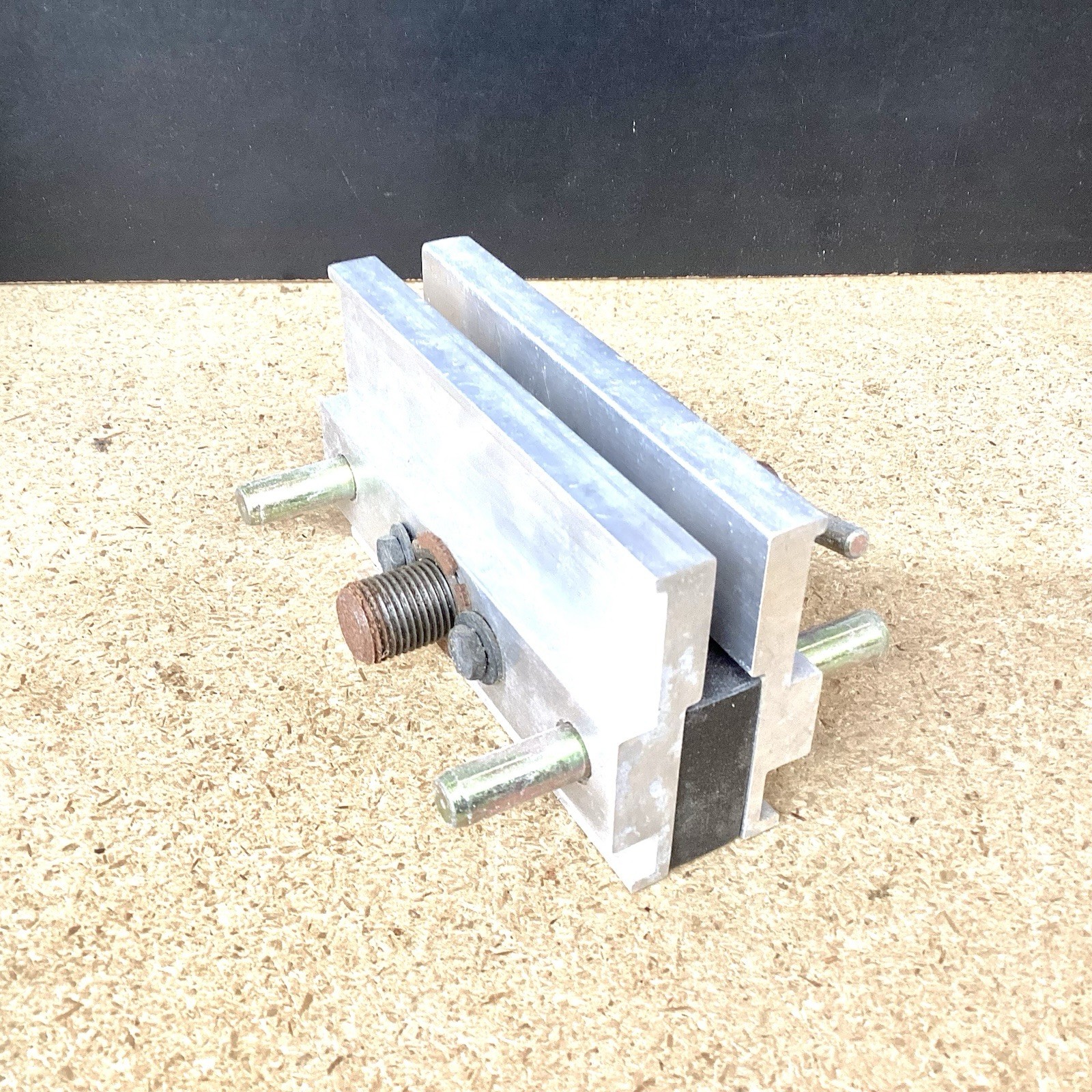 “Dowl- It” Self Centering Dowling Jig Model #1000