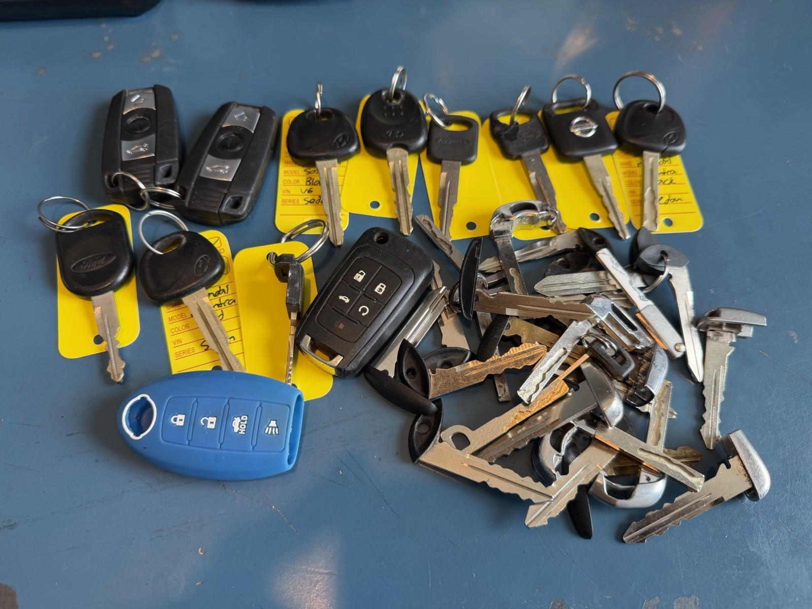 Random Multiple Car Key Lot Misc Brands Mixed Lot of Keys Some Vintage Used