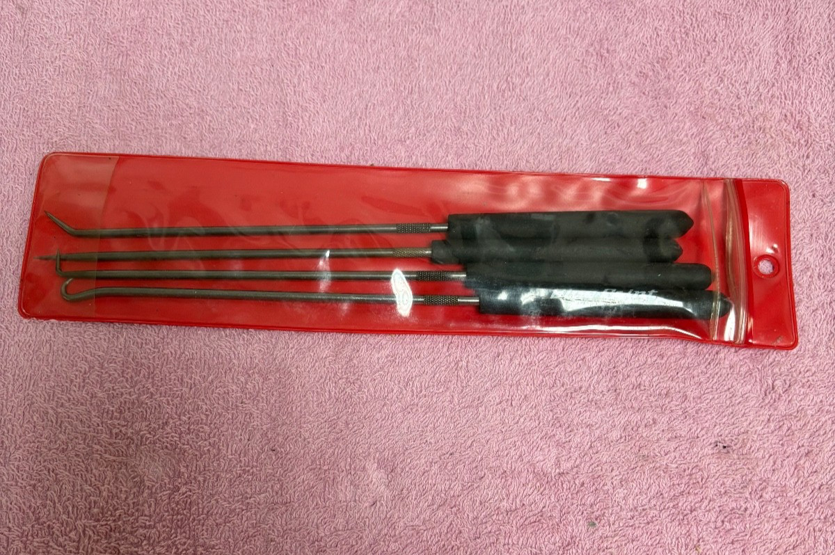 BLUE POINT 4 PIECE SET BLACK GRIP PICKS