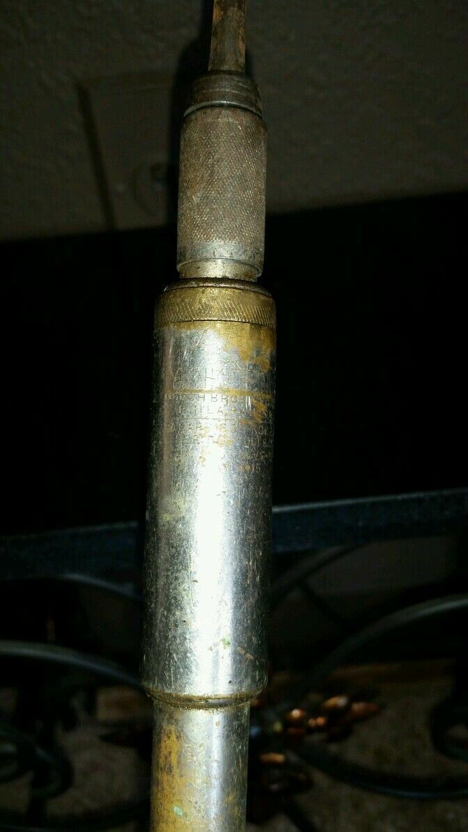 2 VINTAGE SCREWDRIVERS YANKEE NO. 31 and Chevron A121