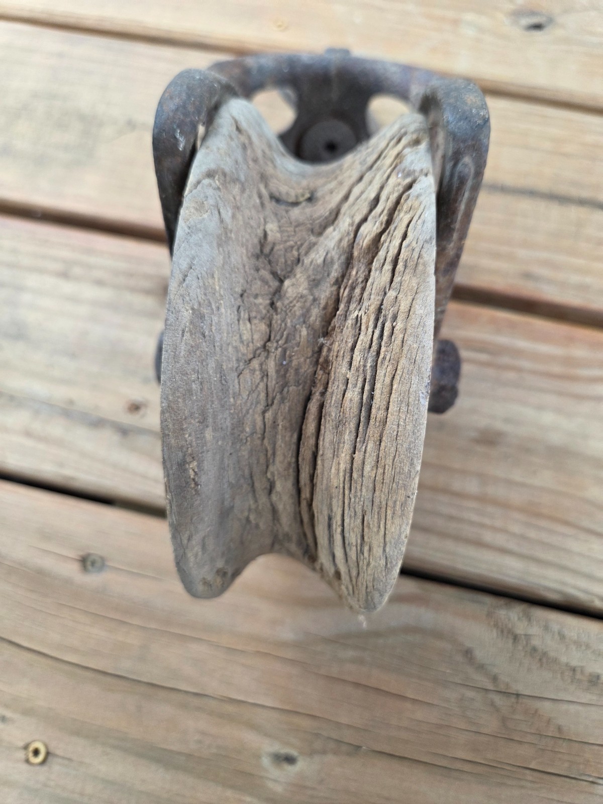 Antique Primitive Hudson Mfg. Co Large Cast Iron and Wood Wheel Barn Farm Pulley