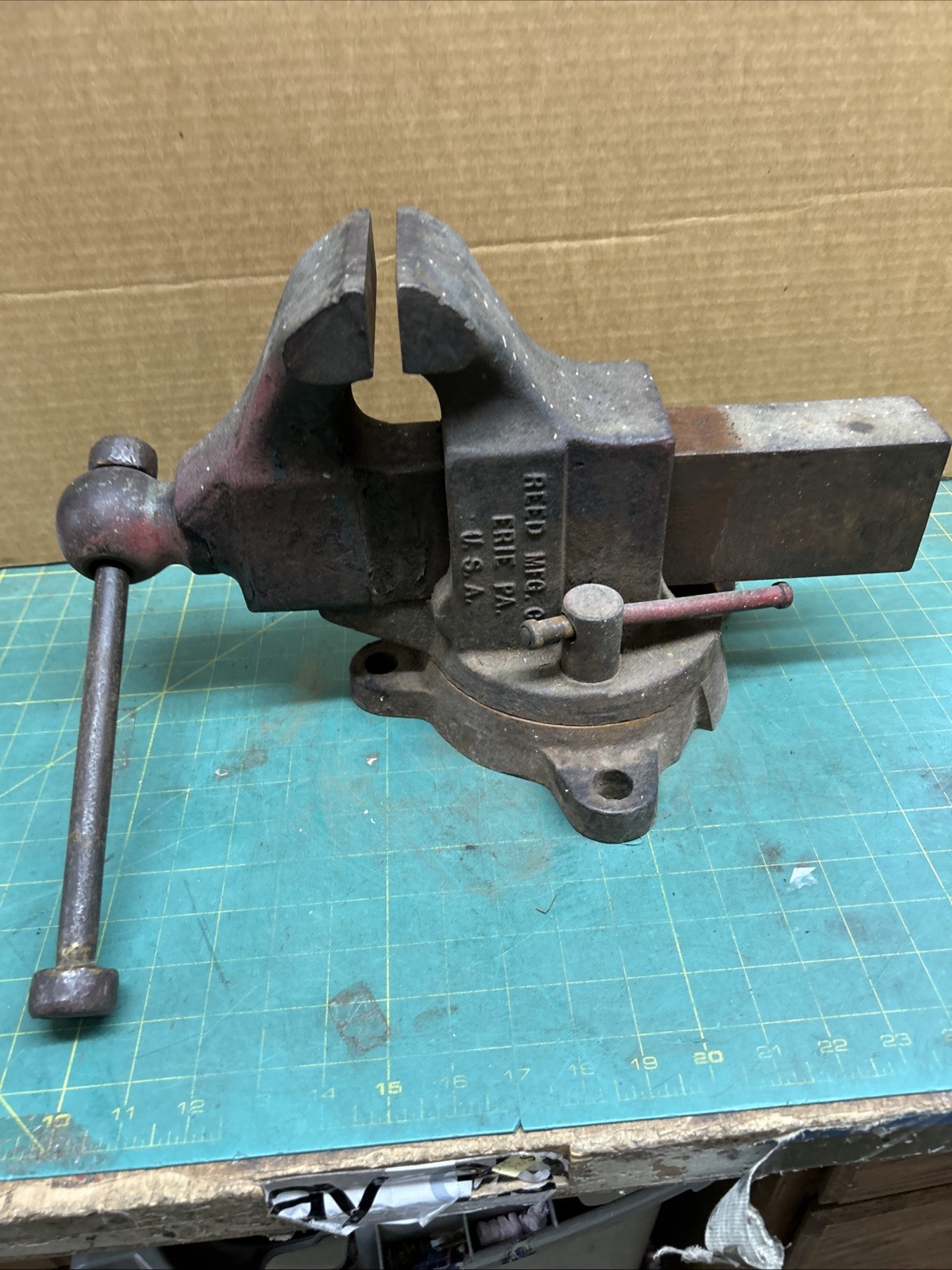 Vintage Reed Mfg Vise No. 214 Erie PA Made In USA 4″Jaw Width 53 Pounds