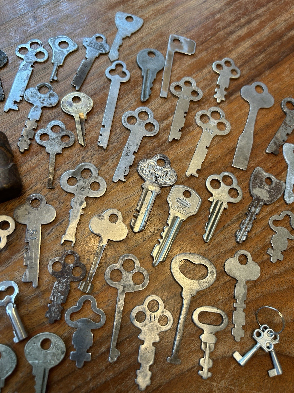 Vintage Skeleton Key Lot Corbin Yale Illinois Ornate Antique Keys 40+ And Lock