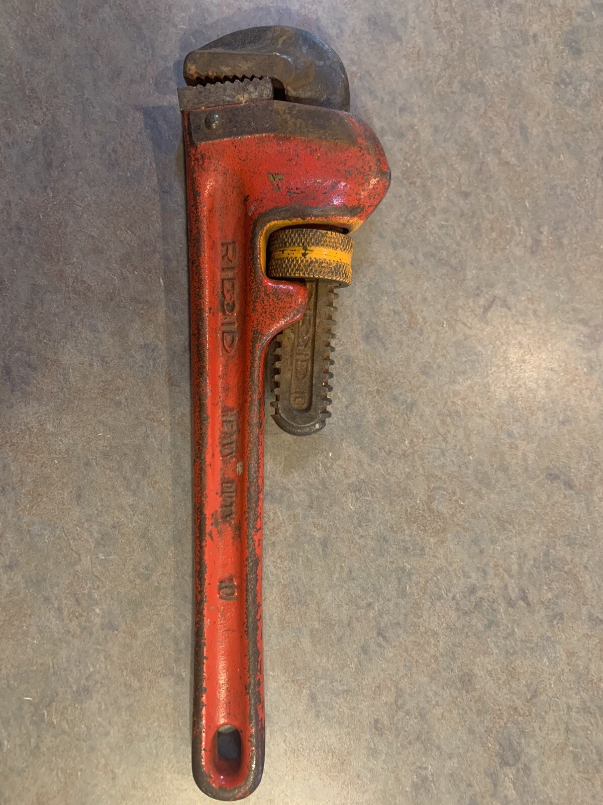 THE RIDGE TOOL CO VINTAGE 10 IN PIPE WRENCH MADE IN ELYRIA, OHIO