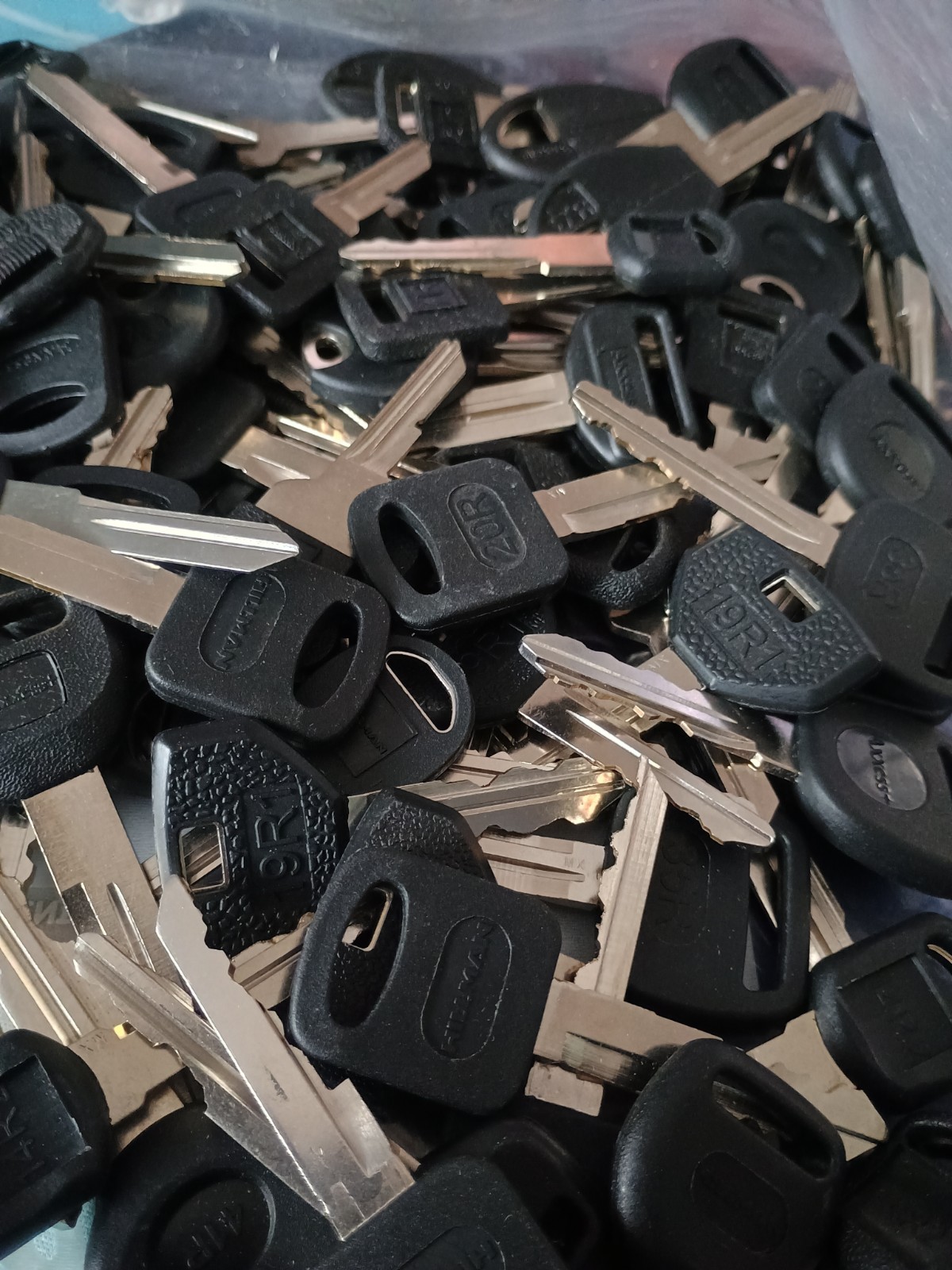 90x 2 Lb+ Lot Misc Hillman Rubber head Black Miscut Car Keys Assortment Mix