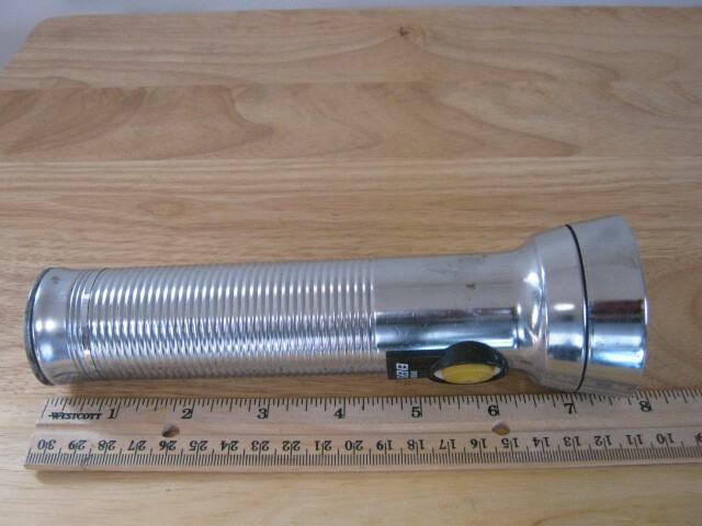Eveready Energizer Ribbed Metal Flashlight