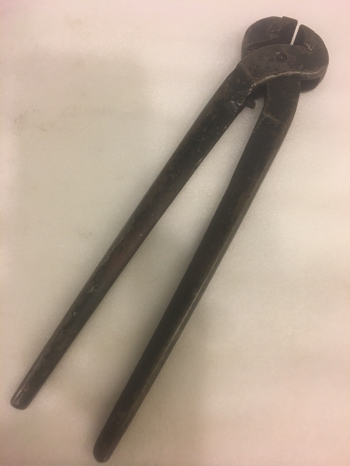 Antique 13” M.W.Robinson.Co horse hoof nippers,black smith pliers thong usa