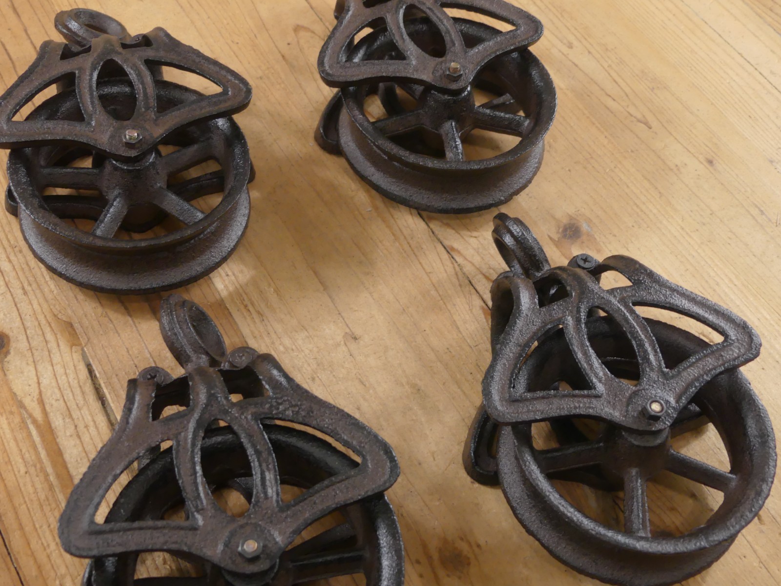 4 Decorative Rustic Pulleys Cable Wheel Farmhouse Country Home Cast Iron Country