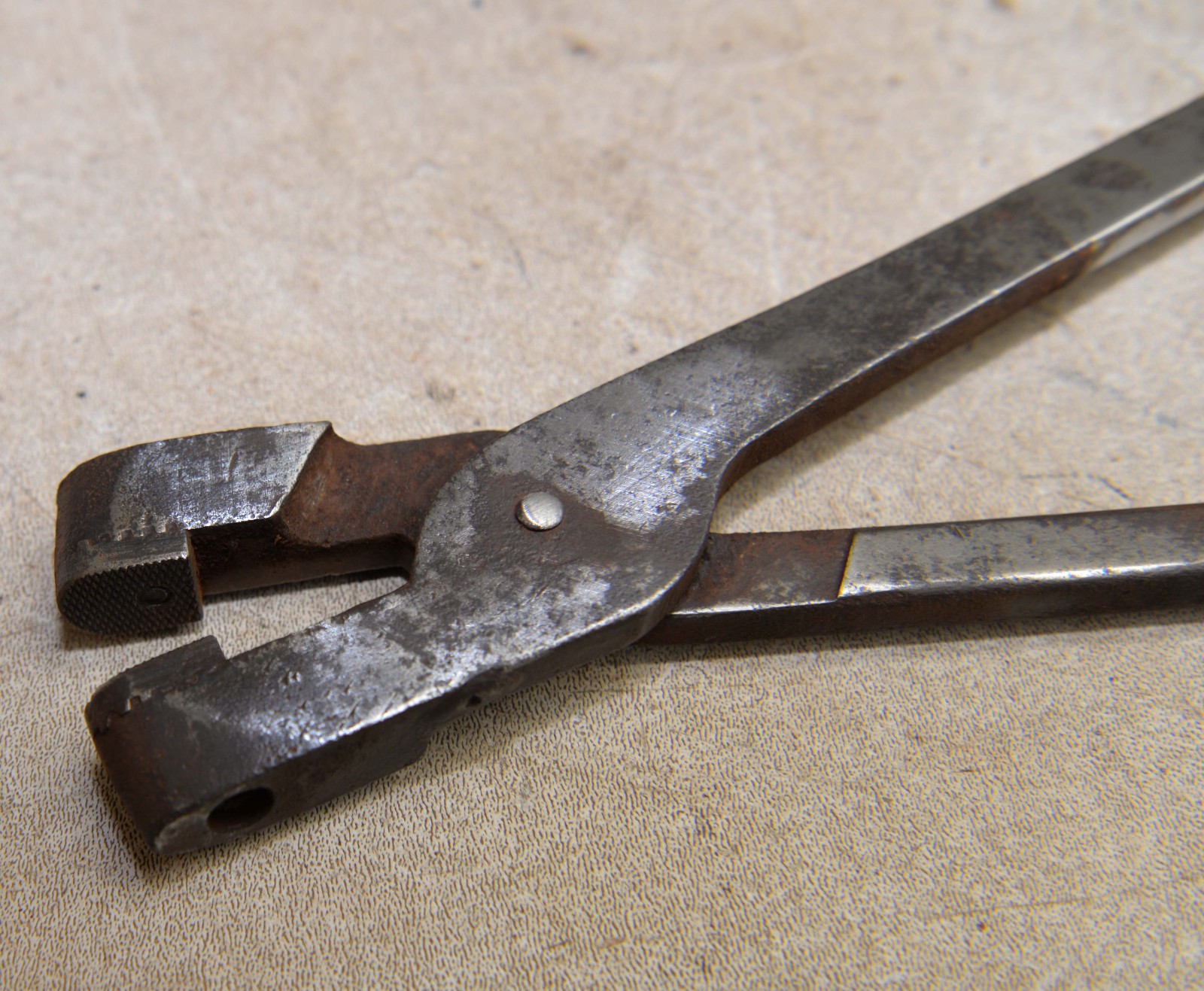 Antique leather worker lasting pliers cobbler saddler collectible gripping tool
