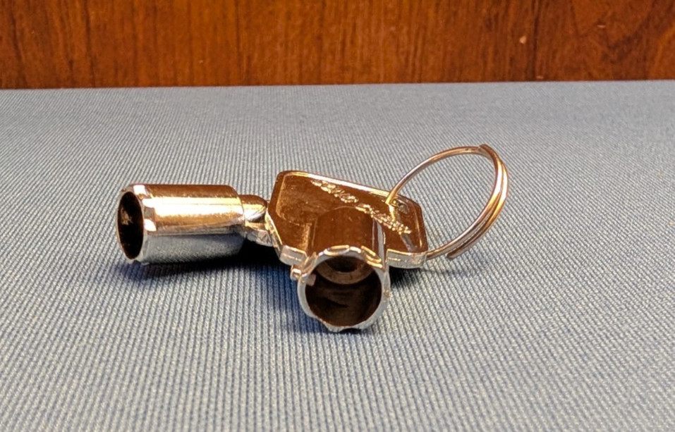 2 vtg tubular vending KEYS, 7mm opening SONG CHEER