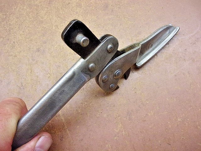 Vintage K-D Mfg. No. 90 Nail Puller 11 1/2″ Long 10 Penny Nail Capacity Clean!