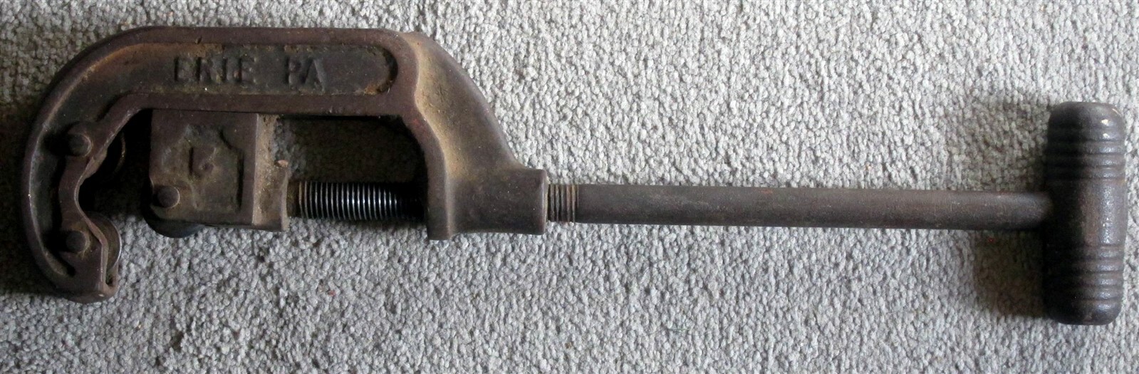 Antique Hollands MFG Co. No. 2 Erie PA USA ~ Large Working Cast Iron Pipe Cutter