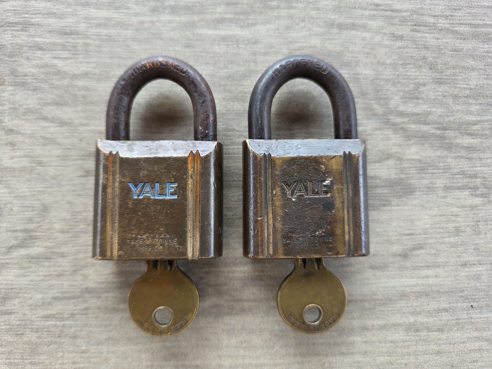 2 Vintage Yale & Towne Mfg Co Padlocks KEY ALIKE with Keys 2P578 MADE in USA