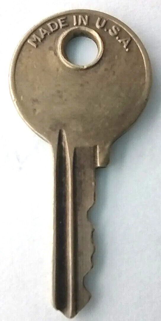 Vintage Key Yale & Towne PX124 Appx 1.5” Pad Lock Trunk Luggage Safe Suitcase