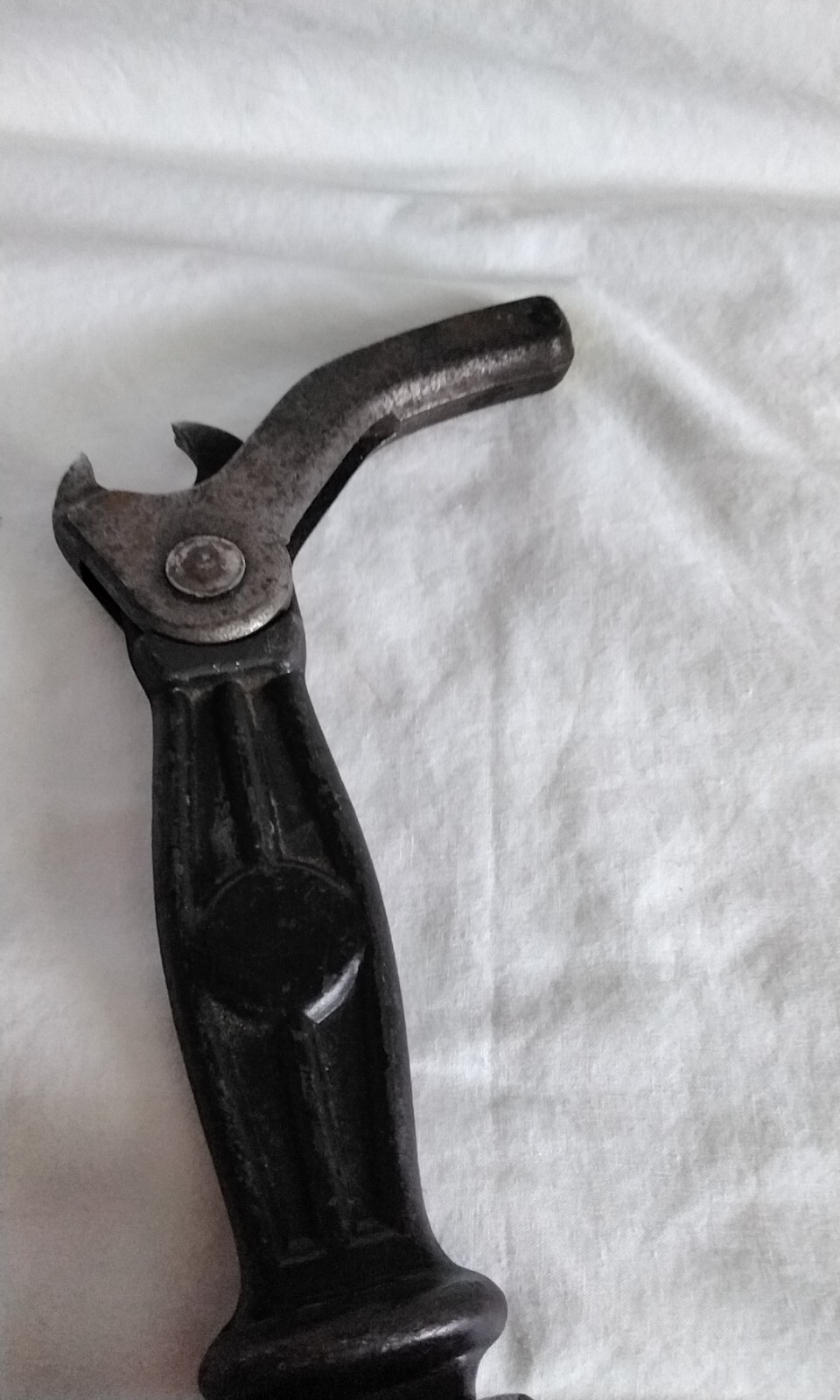 Vintage Crescent Bridgeport 56 Suregrip Slide Handle Nail Puller Cast Iron, USA
