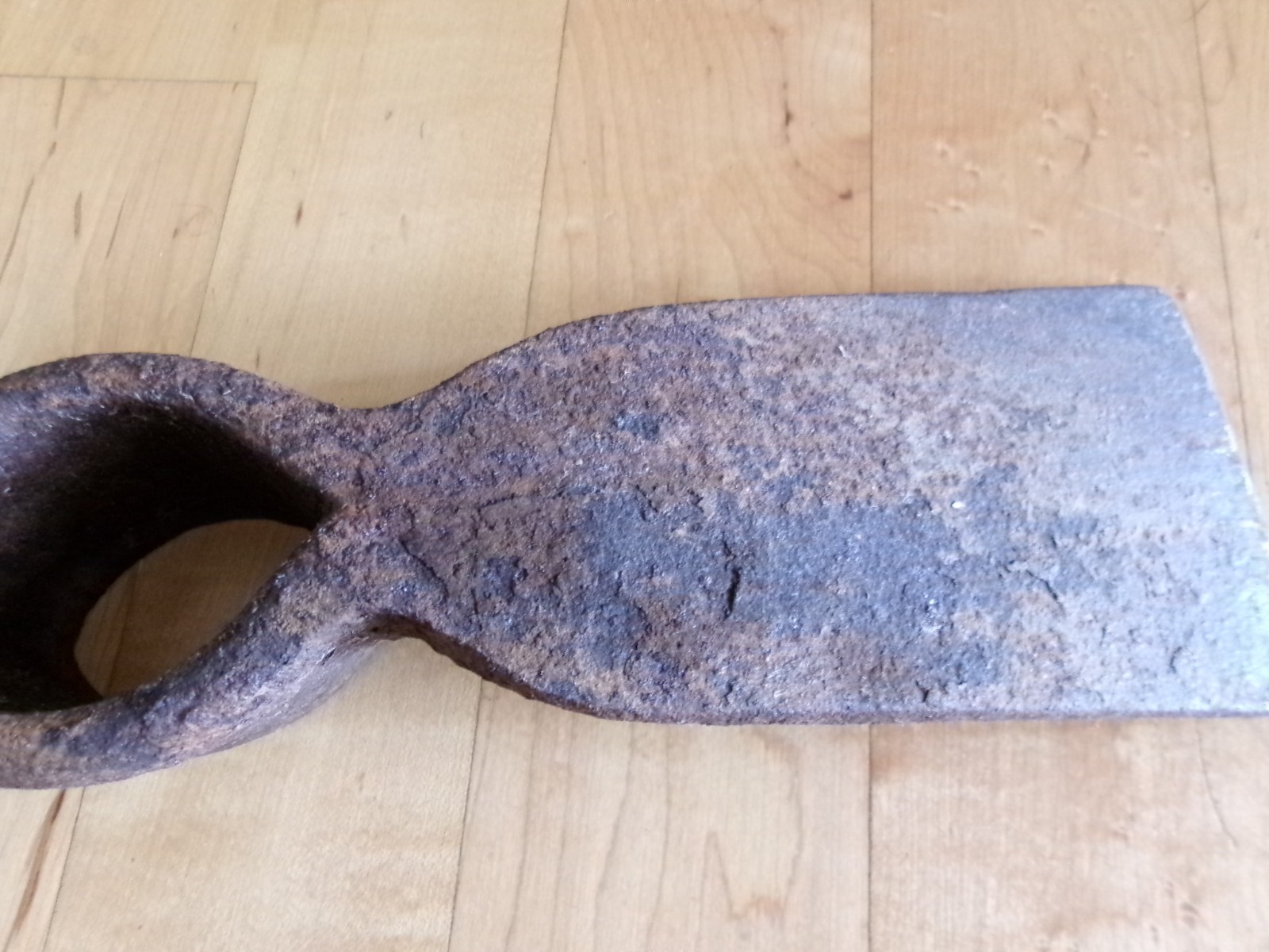 VINTAGE 17″ PICKAXE