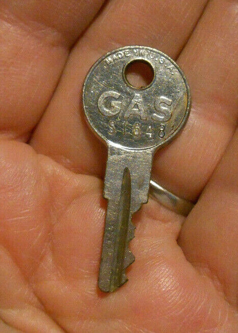Vintage Old Stant Mfg Co Inc Locking Gas Cap Key ST648 USA