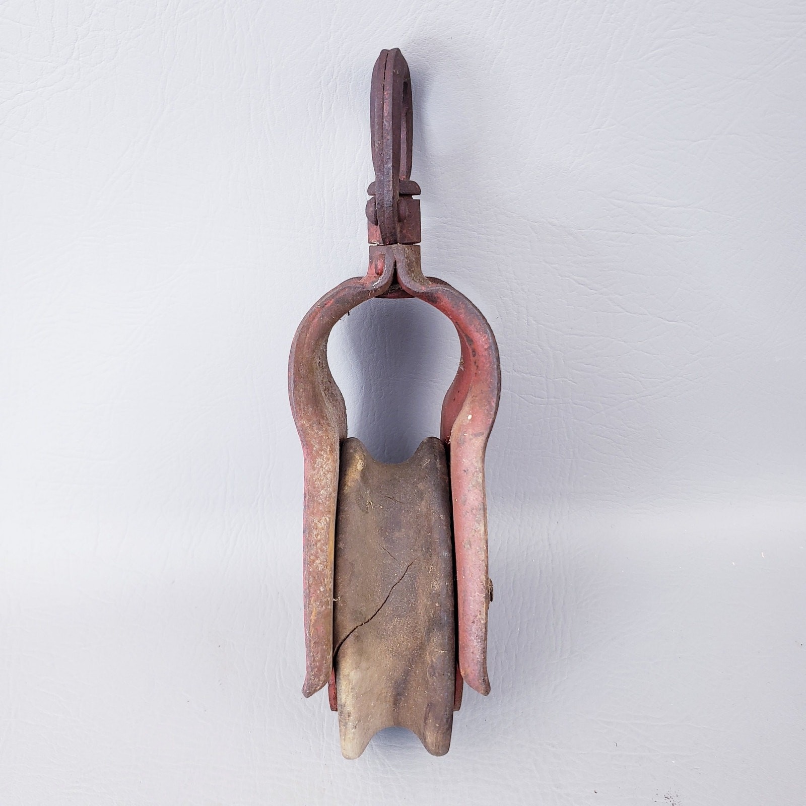 Vintage Antique Cast Iron Wood Hay Barn Rope Pulley Starline