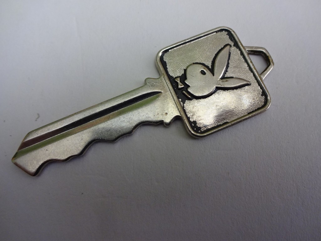 VINTAGE 60’S METAL NEW YORK PLAYBOY CLUB KEY NY 5242 HUGH HEFNER BUNNY