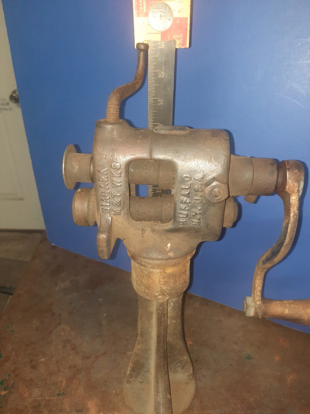 Vintage Niagara M&T WKS No. 41719 Metal Turning Machine With Stand