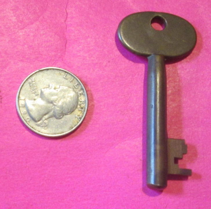 VINTAGE BRASS ANTIQUE SKELETON KEY POLICE ALARM CALL BOX FIRE GAMEWELL 2 1/2”