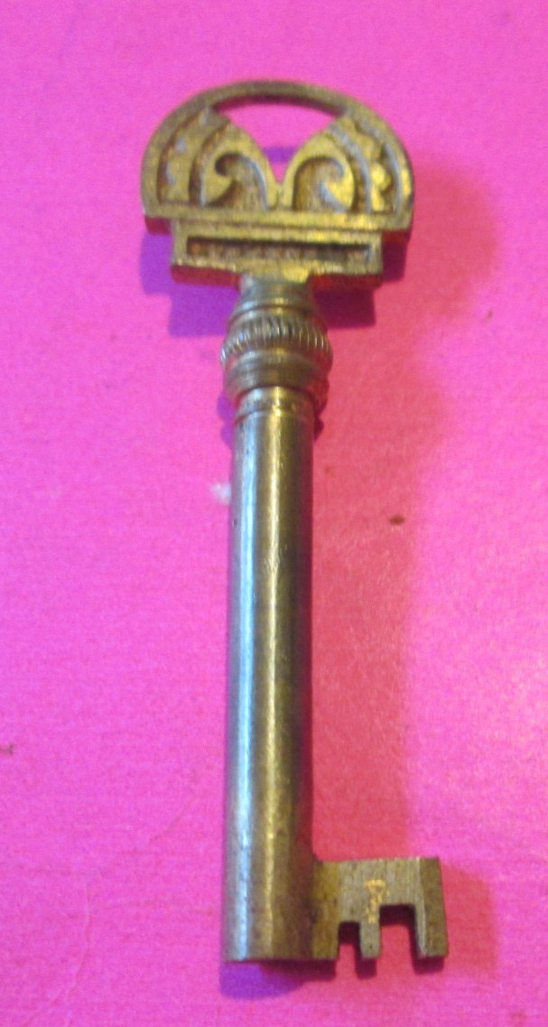 OLD VINTAGE OPEN BARREL BRASS EASTLAKE SKELETON KEY CABINET DRESSER 2 3/4 INCH