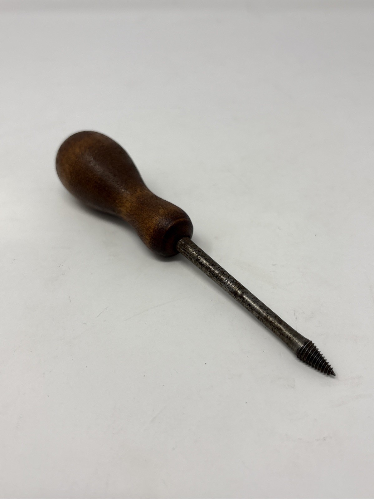 Vintage Irwin USA Wood Handle No. 900 Screw Starter – Threaded awl tool – 6”